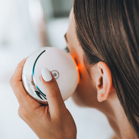 MagicLift 4in1-Gerät zur Gesichtsstraffung und Hautverjüngung mit Radiofrequenz und EMS