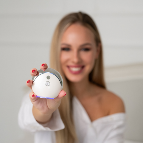 MagicLift 4in1-Gerät zur Gesichtsstraffung und Hautverjüngung mit Radiofrequenz und EMS